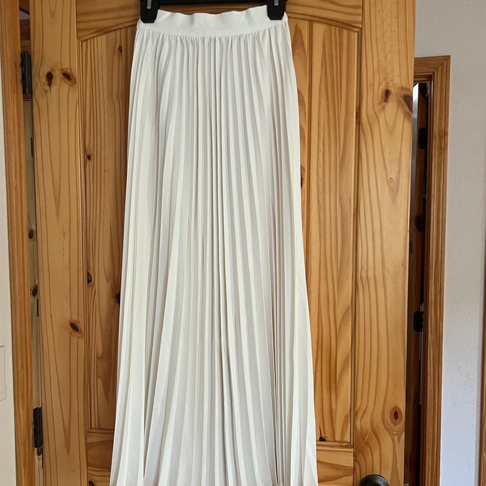 Elegant Off-White Pleated Skirt